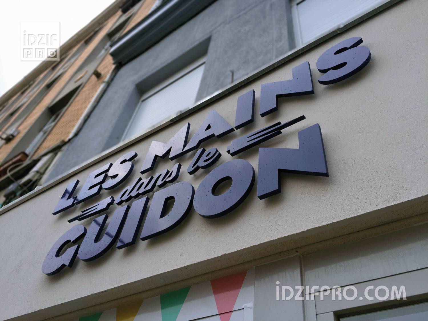 MAIN GUIDON 1 MAIN GUIDON 1