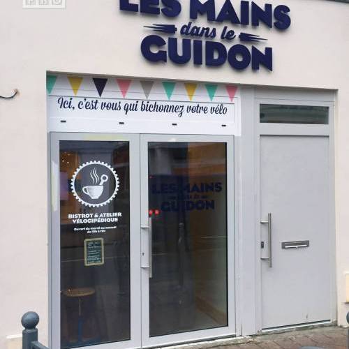 MAIN GUIDON 2 MAIN GUIDON 2