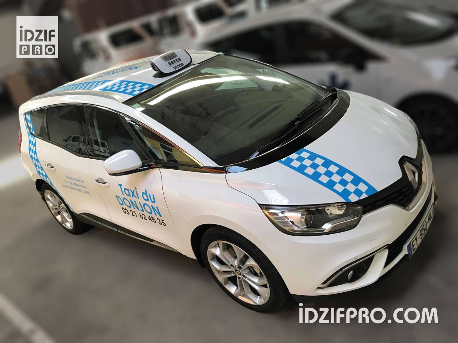 Lettrage adhesif sur taxi Lettrage adhesif sur taxi