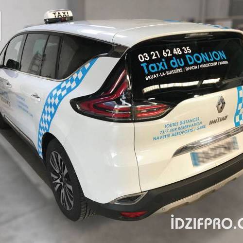 Lettrage adhesif sur voiture taxi 2 Lettrage adhesif sur voiture taxi 2