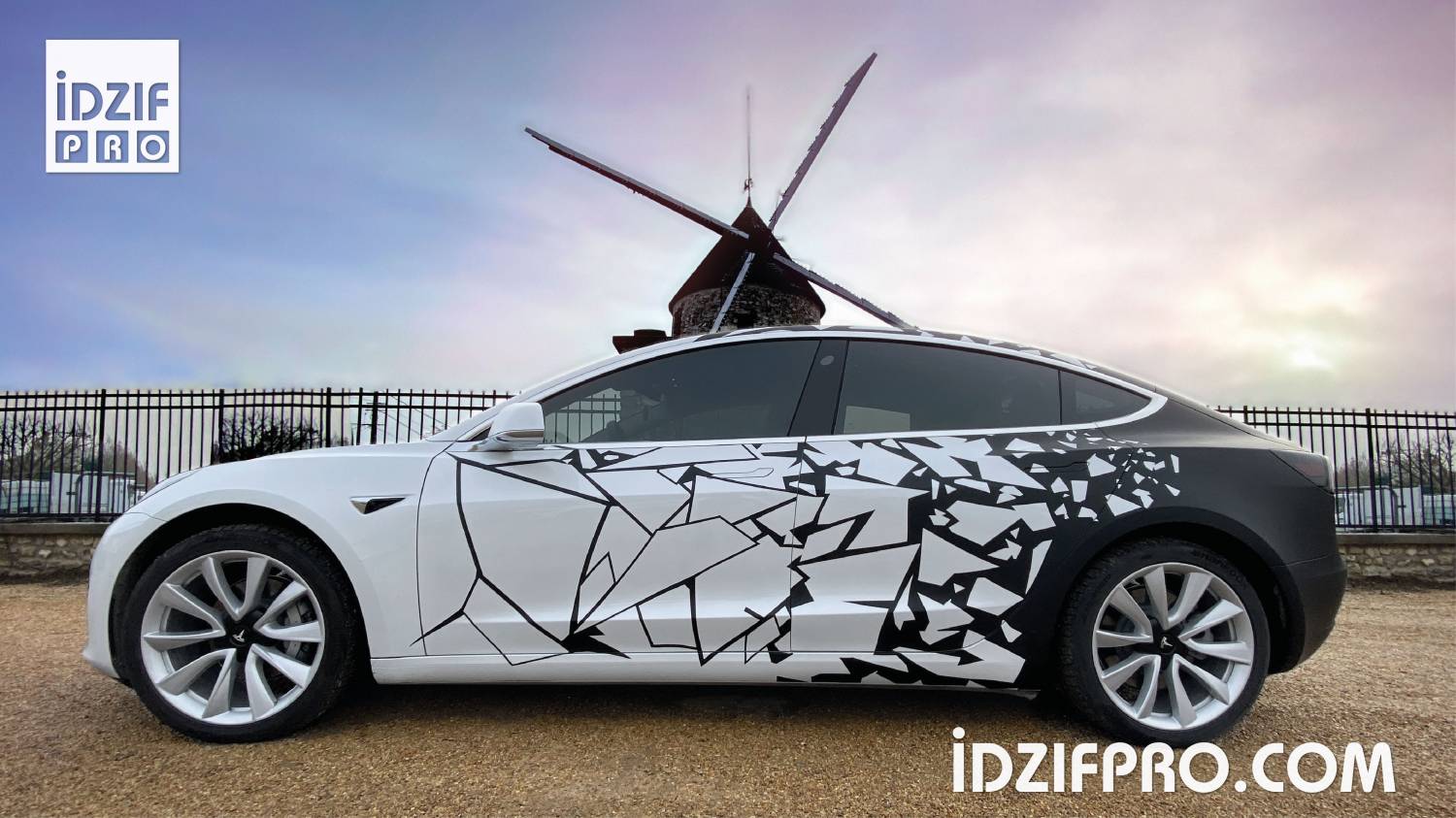 Covering wrapping Tesla Model 3 Covering wrapping Tesla Model 3