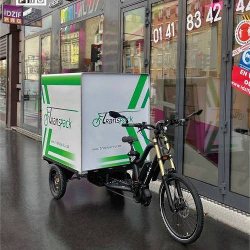 Pose adhesif sur caisse triporteur Pose adhesif sur caisse triporteur