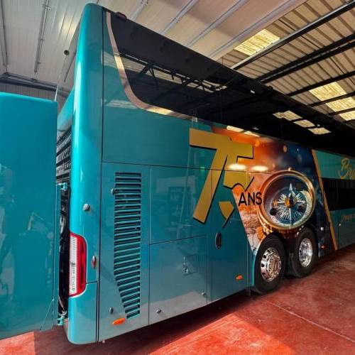  adhesif ou covering sur cet autocar Vanhool TDX27