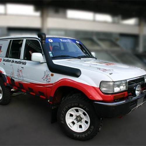 Marquage d'un 4x4 Toyota pour la Transafricaine Classic