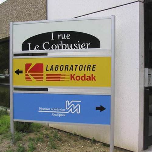 Panneaux directionnels pour zone industrielle