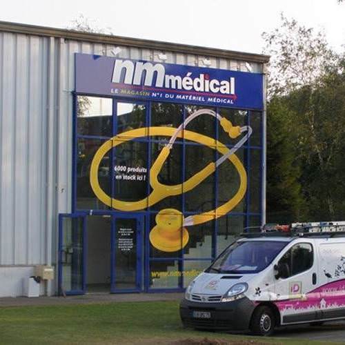 Signalétique extérieure et intérieure : NM Medical Signalétique extérieure et intérieure : NM Medical