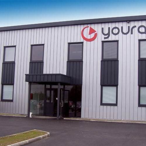 Enseigne en volume réalisé en lettre découpée en aluminium pour Yourax Enseigne en volume réalisé en lettre découpée en aluminium pour Yourax