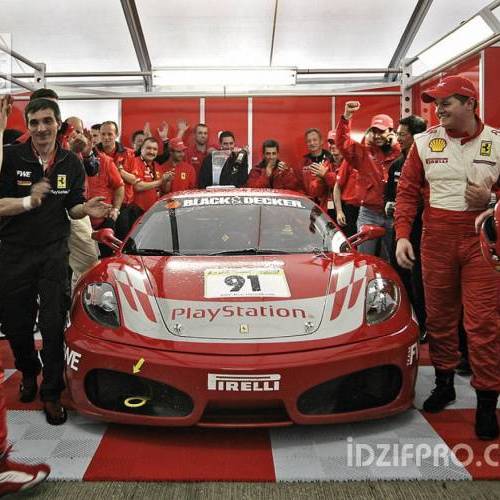 Marquage sur mesure voiture de sport : Team Ferrari