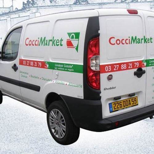 Publicité adhésive sur un véhicule utilitaire CocciMarket