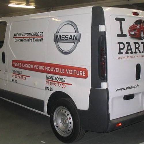 Marquage publicitaire sur véhicule utilitaire Nissan