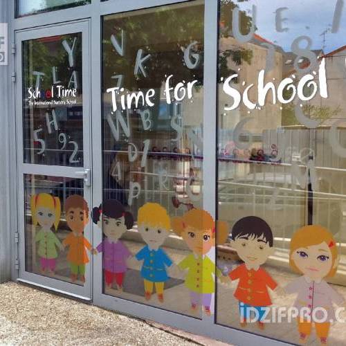 Décoration extérieure adhésive pour une école spécialisée