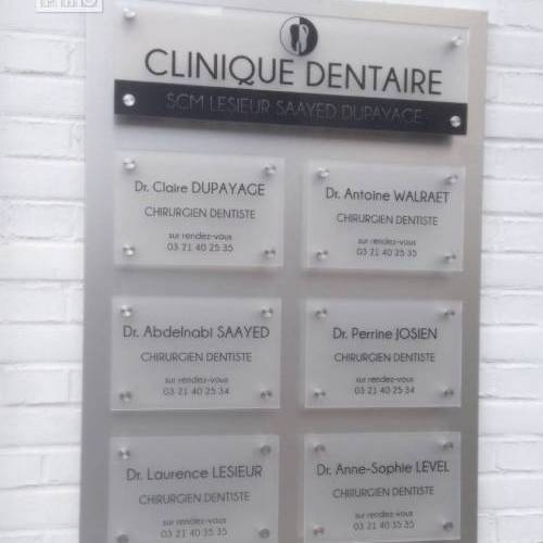 Plaques professionnelles pour un cabinet dentaire