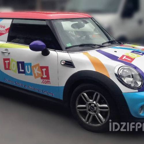 Marquage publicitaire coloré sur Mini cooper clubman