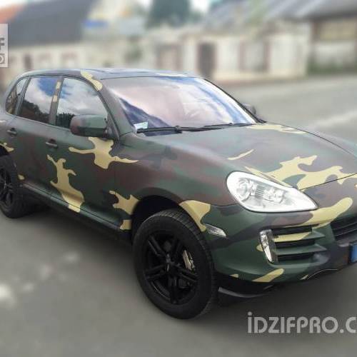 Wrapping camouflage militaire sur Porsche Cayenne