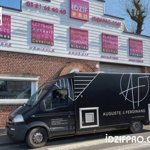 Lettrage adhésif sur Food Truck