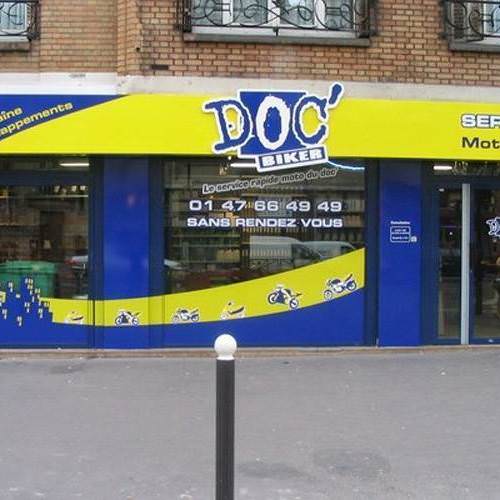 Enseigne de magasin : Habillage d'une façade de magasin Doc' Biker Enseigne de magasin : Habillage d'une façade de magasin Doc' Biker