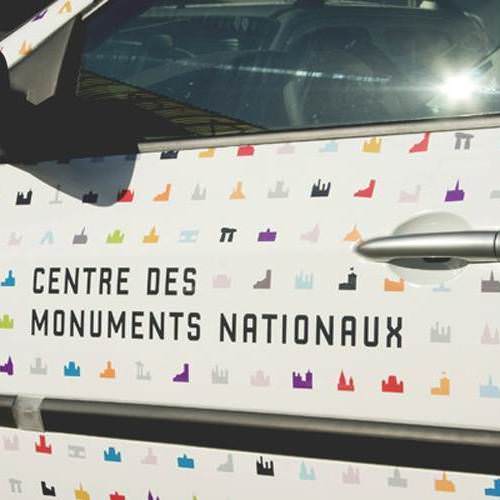 Communication adhésive sur les véhicules du Centre des Monuments Nationaux